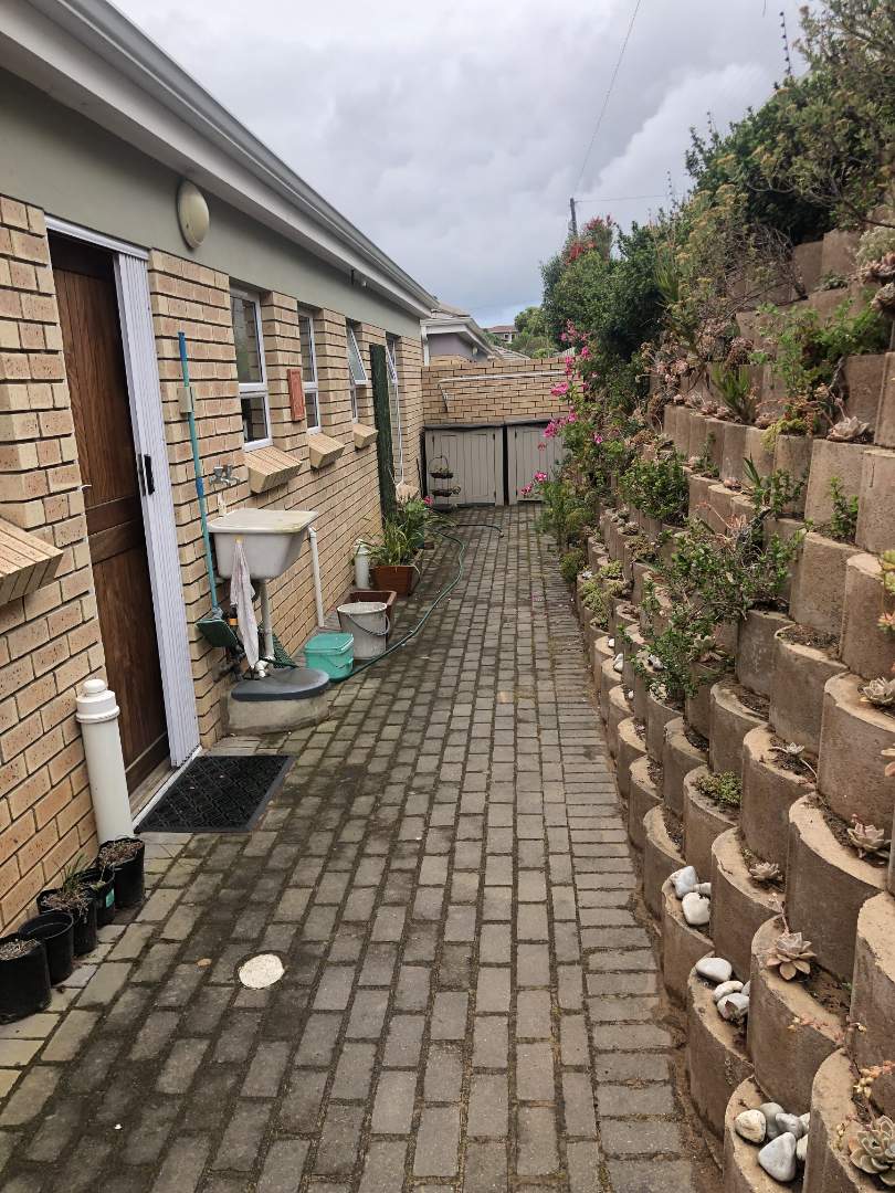 To Let 2 Bedroom Property for Rent in Reebok Western Cape